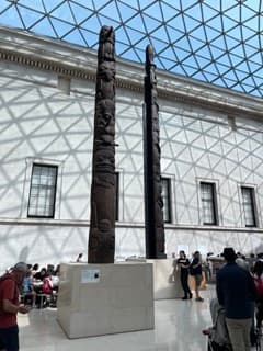 追悼用トーテムポール