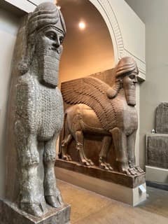 人頭有翼獣(雄牛とライオン)