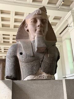 アメンホテプ3世 巨大頭像