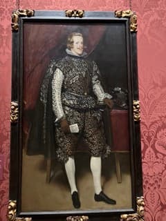 茶と銀の服を着たスペイン王フェリペ4世