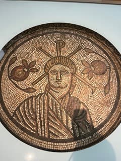 ヒントン・セント・メアリーのキリスト像(モザイク中央円盤)