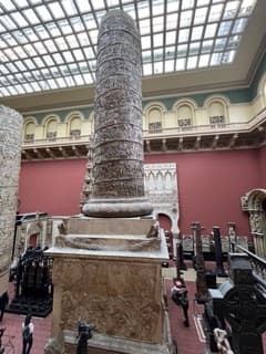 トラヤヌスの円柱(石膏複製)